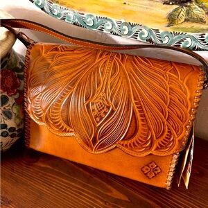 Patricia Nash Tooled Leather Crossbody / Shoulder Bag – Cognac Saddle Floral